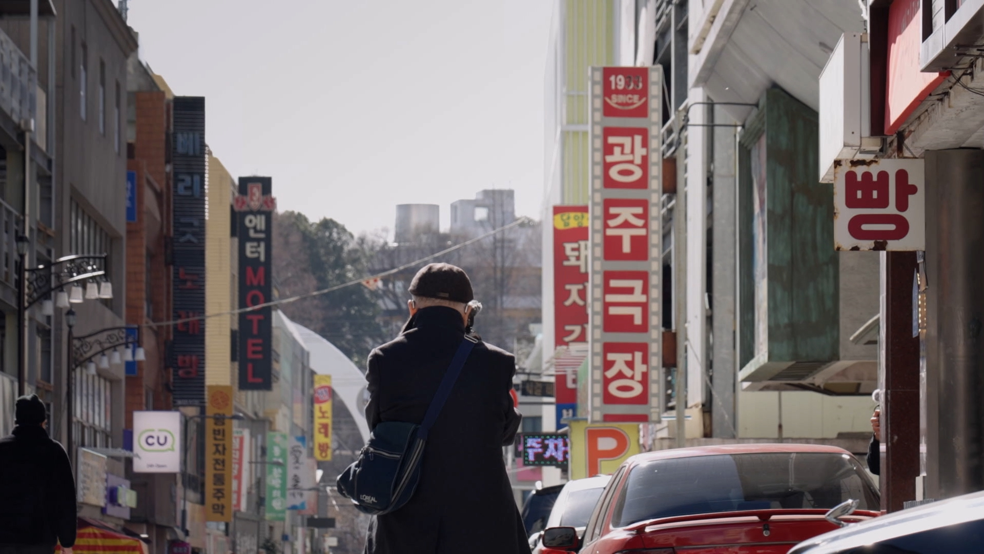 MR. KIM GOES TO THE CINEMA