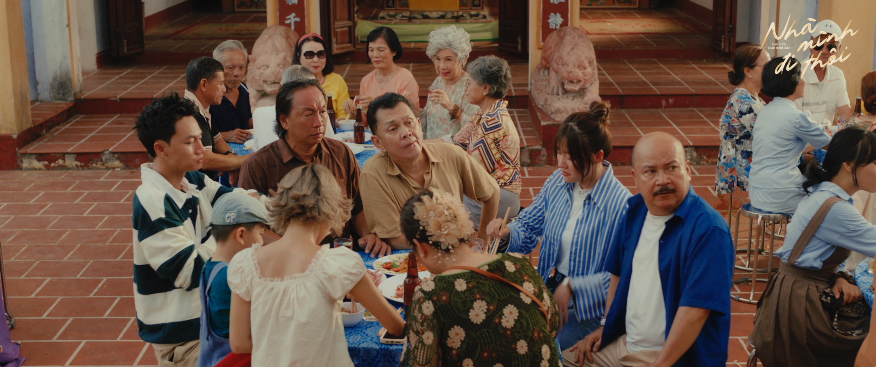 TRIPPING WITH FAMILY